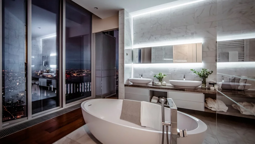 92 m2 apartment on the 56th floor with 1 bedroom in the OKO Towers, photo 1