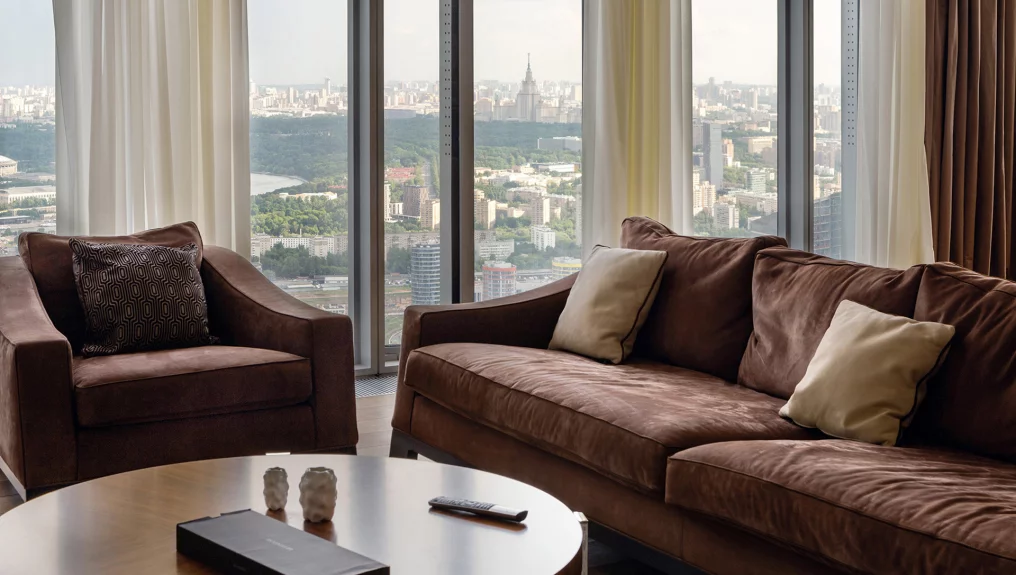 Apartment 80 m2 on the 61st floor with 1 bedroom in the OKO Towers, photo 1